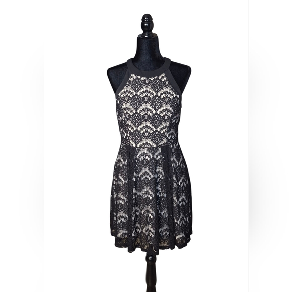 Women's Speechless Black,Tan/Nude Lace Overlay Mini Dress With Keyhole Back (L) - Picture 1 of 7